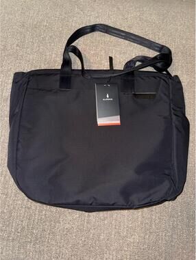 ALPAKA Metro Tote Black Axoflux 210D Laptop Travel Tote Bag NWT Missing Strap